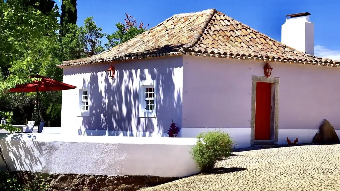 Photo of the Pintree house exterior