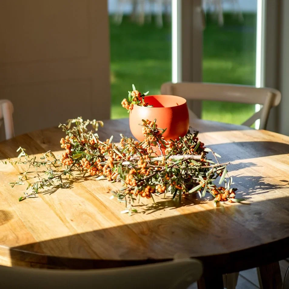 Detail of the floral centerpiece in the dining room of the Wood Oven I house
