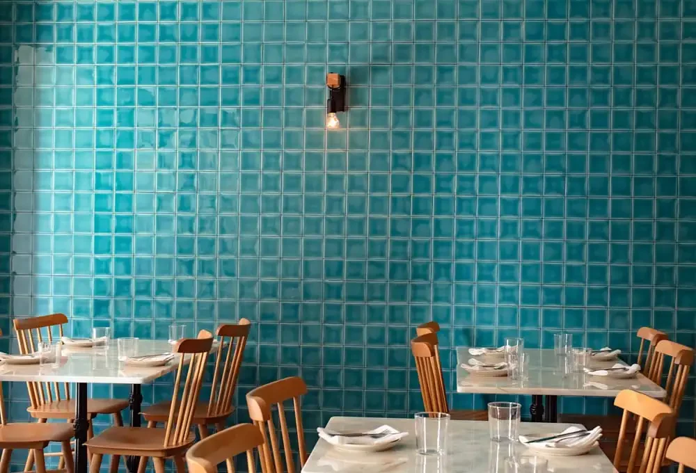 Photo of the dining room of Zagaia's restaurant in Sesimbra